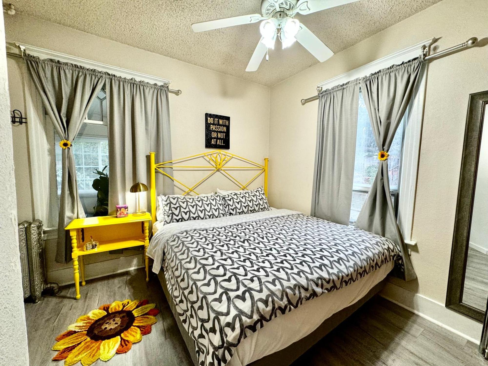 Seattle Home With 2 Bedrooms A King Bed Queen Bed And An Extra Sofa Bed Located 10 Minutes From Seatac Airport And 20 Minutes From Downtown Exterior foto