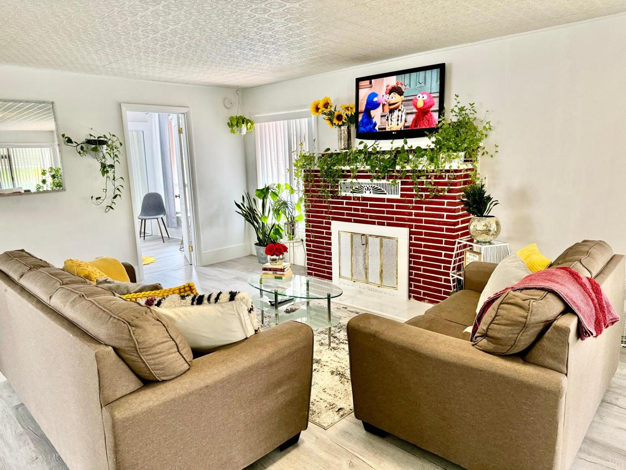 Seattle Home With 2 Bedrooms A King Bed Queen Bed And An Extra Sofa Bed Located 10 Minutes From Seatac Airport And 20 Minutes From Downtown Exterior foto