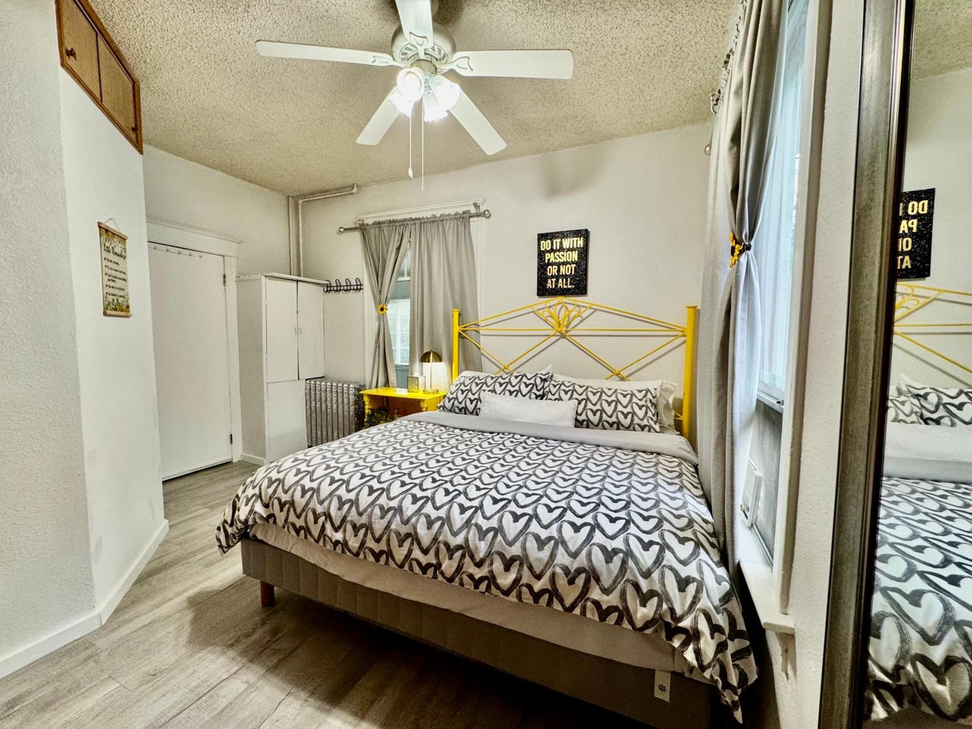 Seattle Home With 2 Bedrooms A King Bed Queen Bed And An Extra Sofa Bed Located 10 Minutes From Seatac Airport And 20 Minutes From Downtown Exterior foto