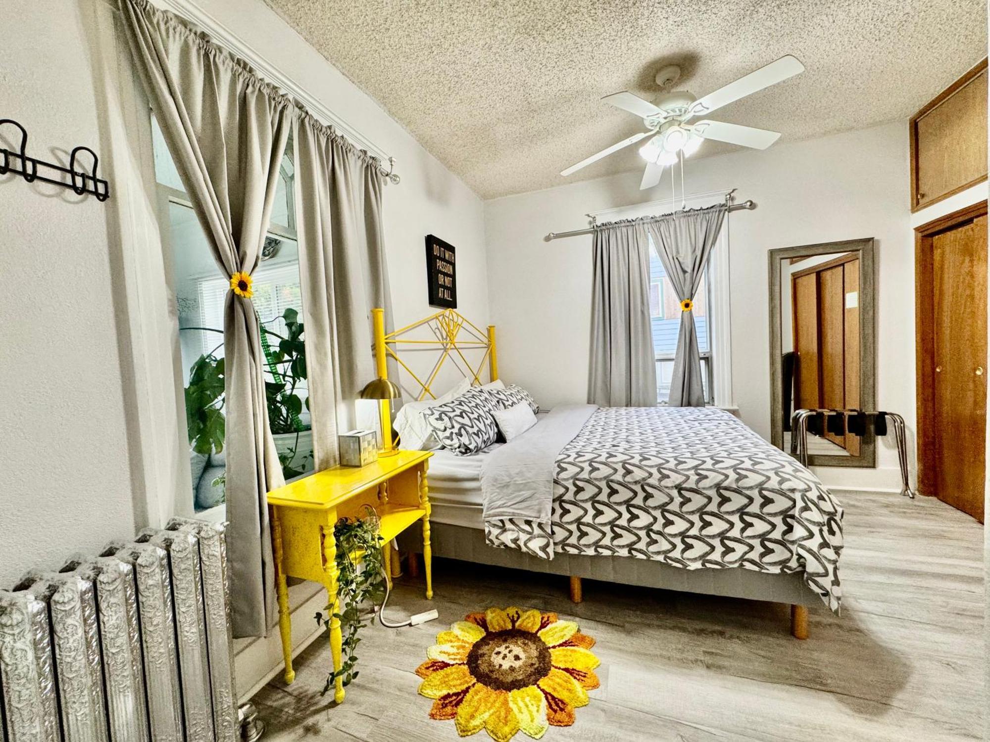 Seattle Home With 2 Bedrooms A King Bed Queen Bed And An Extra Sofa Bed Located 10 Minutes From Seatac Airport And 20 Minutes From Downtown Exterior foto