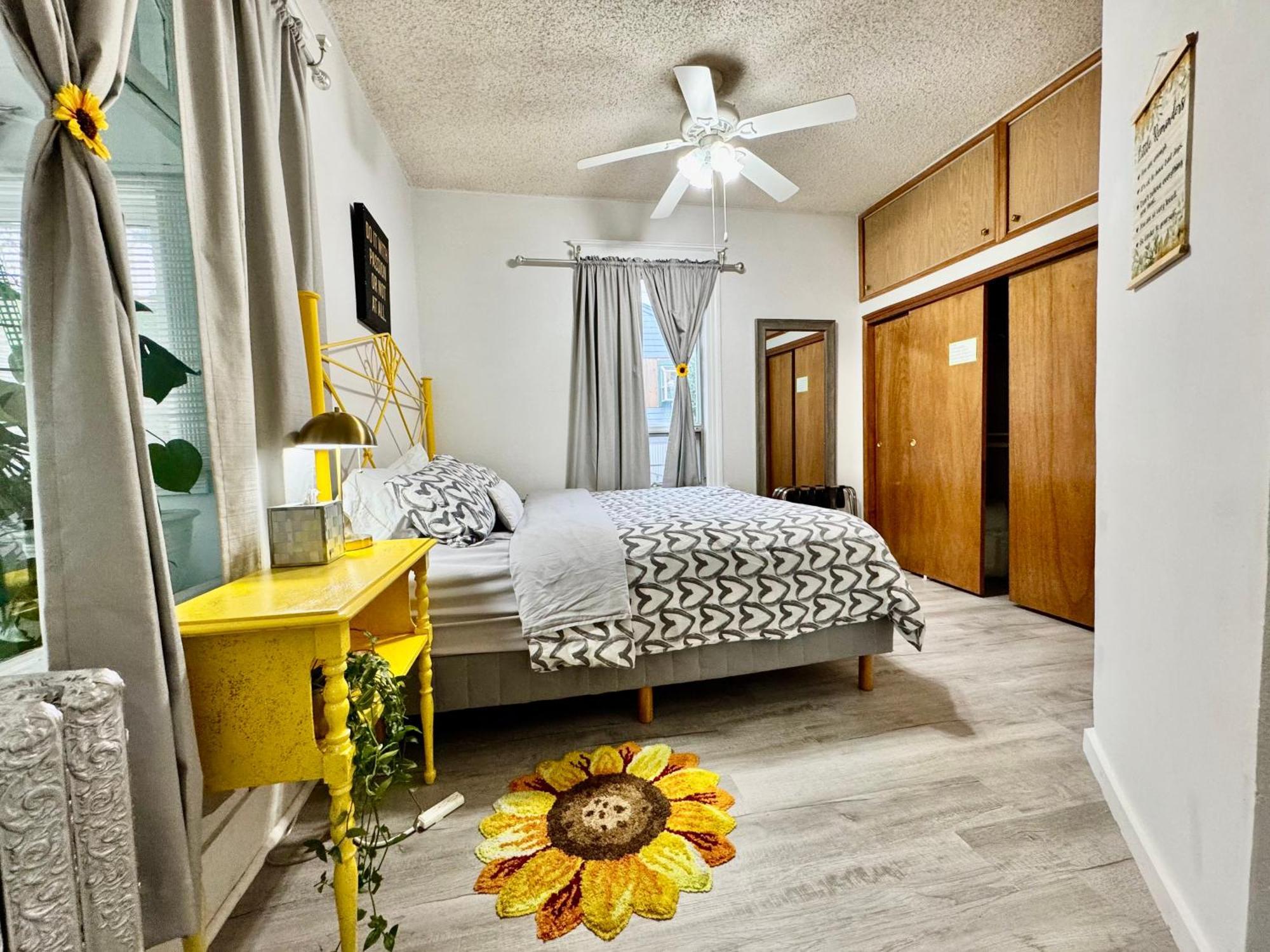 Seattle Home With 2 Bedrooms A King Bed Queen Bed And An Extra Sofa Bed Located 10 Minutes From Seatac Airport And 20 Minutes From Downtown Exterior foto